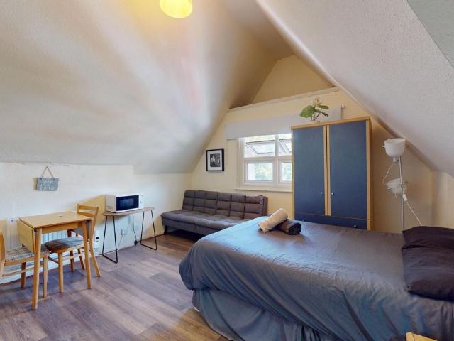 Park Avenue, London NW2, Studio to rent, £1,400 pcm | PrimeLocation
