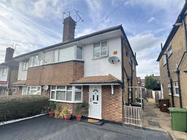 Park Avenue Maisonettes, Park Avenue, Bushey, Hertfordshire WD23, 2 bed maisonette to rent, £1,500 pcm | PrimeLocation