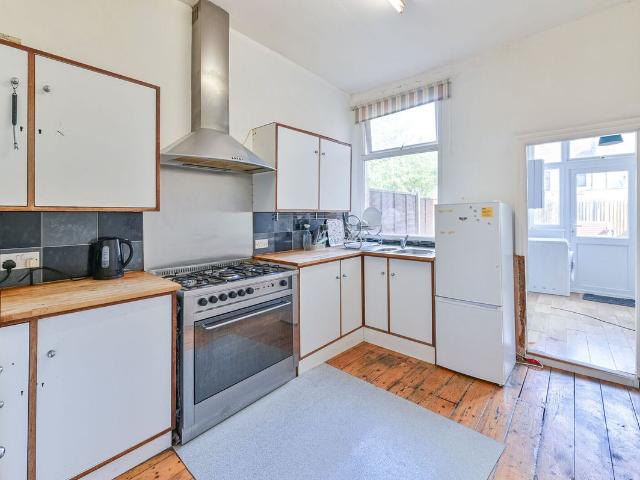 Park Avenue, Mitcham CR4, 4 bed terraced house to rent, £2,900 pcm | PrimeLocation
