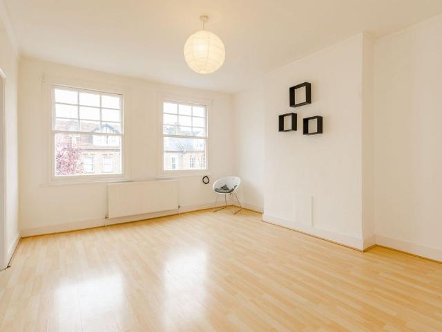 Park Avenue N22, Wood Green, London, 2 bed flat to rent, £1,900 pcm | PrimeLocation