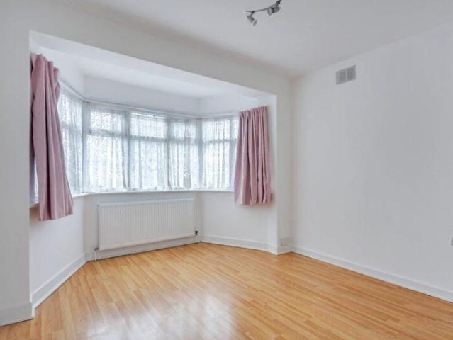 Park Avenue North, Willesden Green NW10 House share to rent £1,050 pcm £242 pw