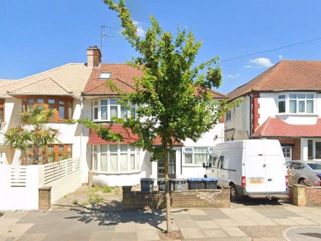 Park Avenue North, London NW10, 1 bed flat to rent, £1,400 pcm | PrimeLocation