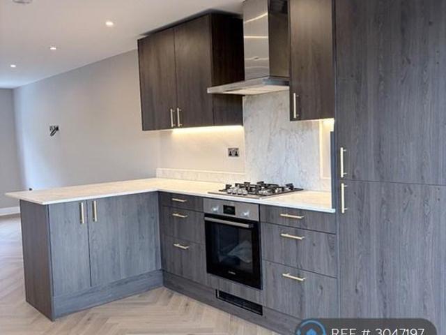 Park Avenue North, London, NW10 3 bed flat to rent £3,500 pcm £808 pw