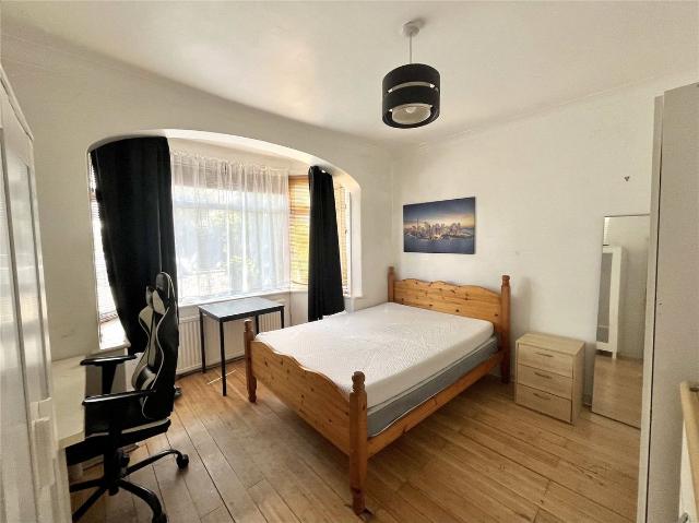 Park Avenue, Park Royal NW10, 1 bed flat to rent, £700 pcm | PrimeLocation