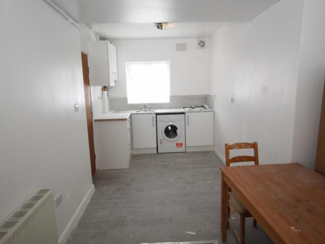 Park Avenue, Park Royal, London NW10 1 bed flat to rent £1,500 pcm £346 pw