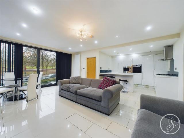 Park Avenue, Roundhay, Leeds LS8, 2 bed flat to rent, £1,295 pcm | PrimeLocation