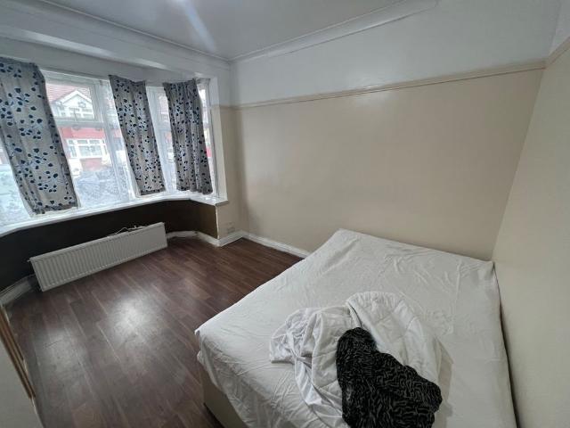 Park Avenue, Southall