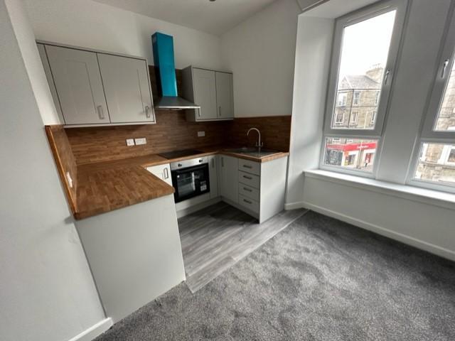 Park Avenue, Stobswell, Dundee, DD4 2 bed flat to rent £795 pcm £183 pw