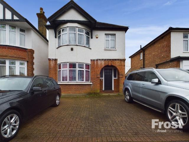 Park Avenue, Staines Upon Thames, Middlesex TW18, 3 bed detached house to rent, £2,750 pcm | PrimeLocation