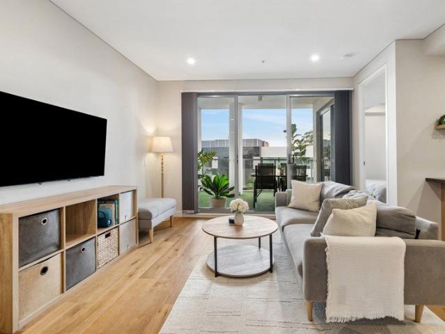 Park and Enter Via 15 Fitzsimons Lane* SUNSOAKED ENTERTAINER