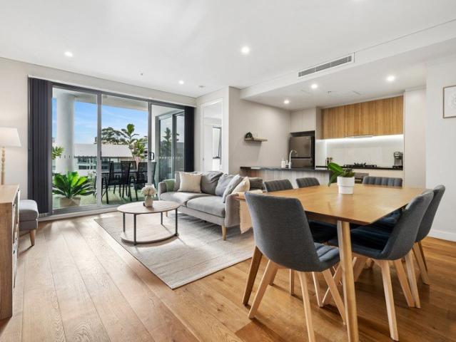 Park and Enter Via 15 Fitzsimons Lane* SUNSOAKED ENTERTAINER