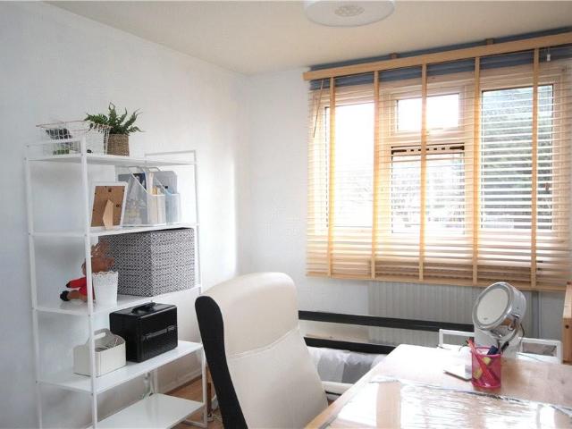 Park Barn Drive 3 bed apartment to rent £2,300 pcm £531 pw