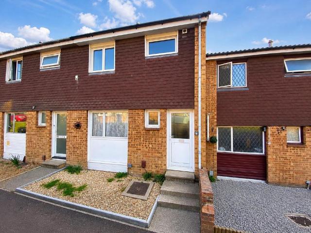 Park Barn Drive, Guildford, Surrey, GU2 4 bed terraced house to rent £2,800 pcm £646 pw