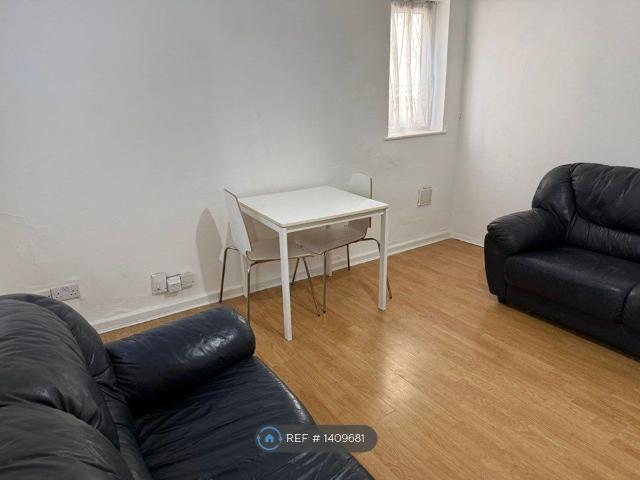 Park Ct, Luton LU2, 2 bed flat to rent, £1,150 pcm | PrimeLocation