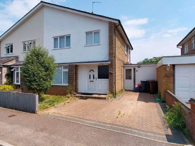 Park Close, Stevenage SG2, 3 bed property to rent, £1,850 pcm | PrimeLocation