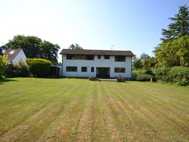 Park Close, Wigan WN8 4 bed detached house to rent £2,010 pcm £464 pw