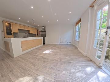 Park Crescent, Brighton BN2, 3 bed flat to rent, £2,100 pcm | PrimeLocation