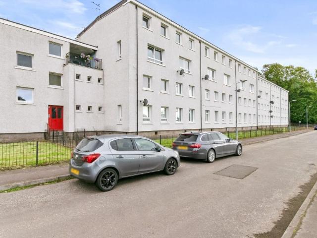 Park Crescent, Dumbarton, West Dunbartonshire G82, 3 bed flat to rent, £795 pcm | PrimeLocation
