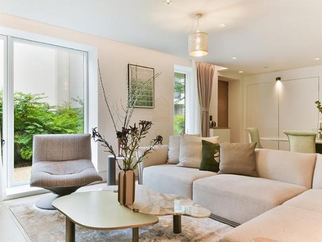 Park Crescent, London W1B 3 bed duplex to rent £35,000 pcm £8,077 pw