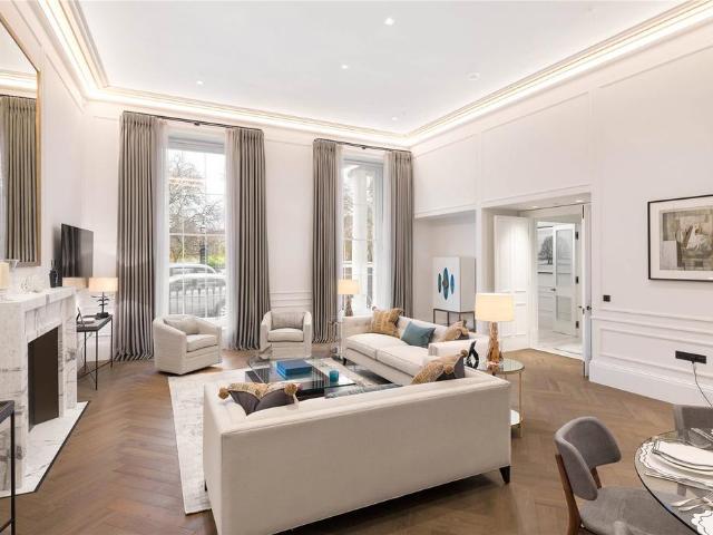 Park Crescent, London, W1B 2 bed apartment to rent £20,583 pcm £4,750 pw