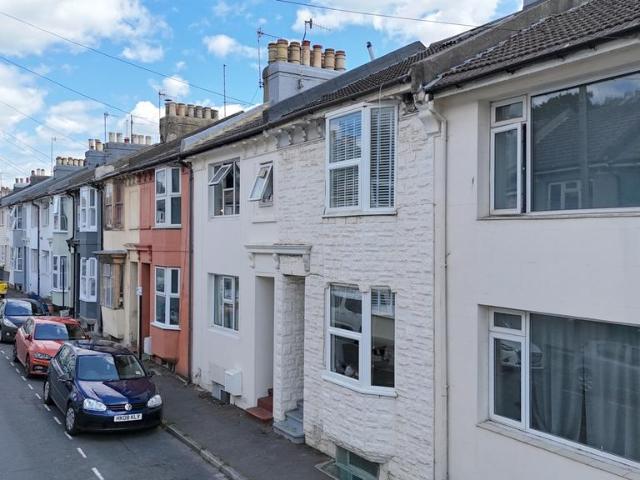 Park Crescent Road, Brighton, East. 4 bed terraced house to rent £2,400 pcm £554 pw