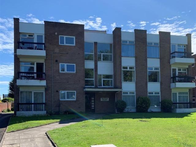 Park Crescent, Southport PR9, 3 bed flat to rent, £900 pcm | PrimeLocation