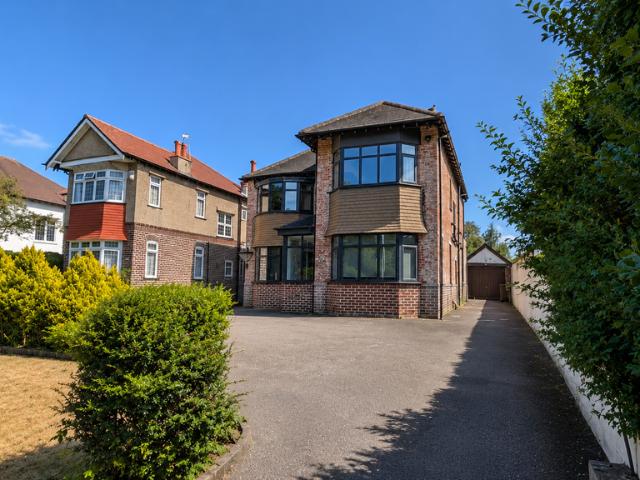 Park Crescent, Southport PR9 4 bed detached house to rent £2,750 pcm £635 pw