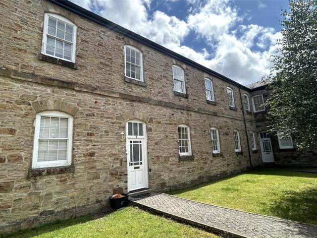 Park Drive, Bodmin, Cornwall, PL31 2 bed terraced house to rent £950 pcm £219 pw