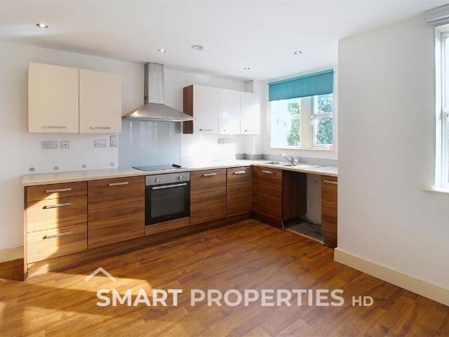 Park Drive, Huddersfield HD1, 2 bed flat to rent, £800 pcm | PrimeLocation