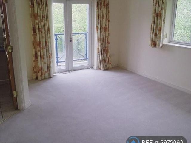 Park Drive, Longfield, DA3 2 bed flat to rent £1,200 pcm £277 pw