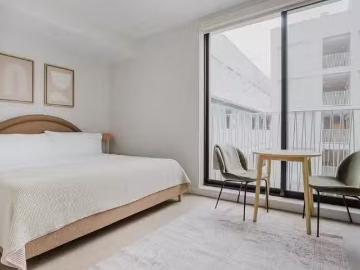 Park East, 200 Mesnager St, Chinatown Studio 1 Bath