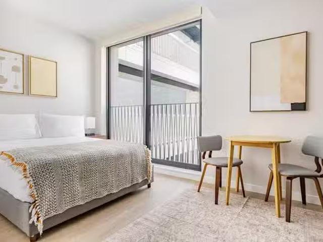 Park East, 200 Mesnager St, Chinatown Studio 1 Bath