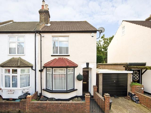 Park End, Bromley, Kent BR1, 2 bed terraced house to rent, £1,800 pcm | PrimeLocation