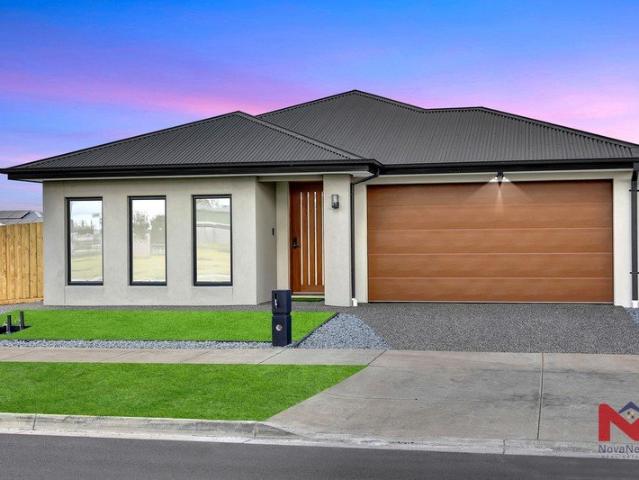 PARK FACING | 24 Karachi Avenue, Mount Cottrell A Masterpiece of Modern Luxury and Comfort!