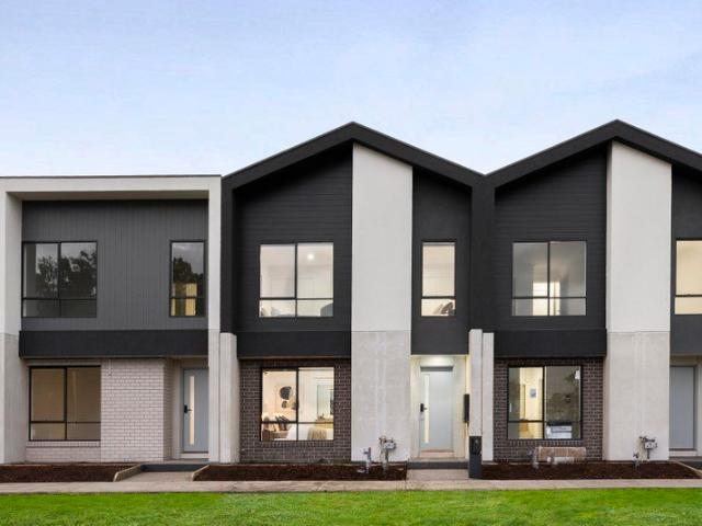 Park Facing Contemporary Townhouse with No Body Corporate Fees