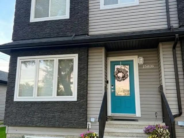 Park Facing End Unit with Loft + Rooftop Patio | A/C + Internet Incl
