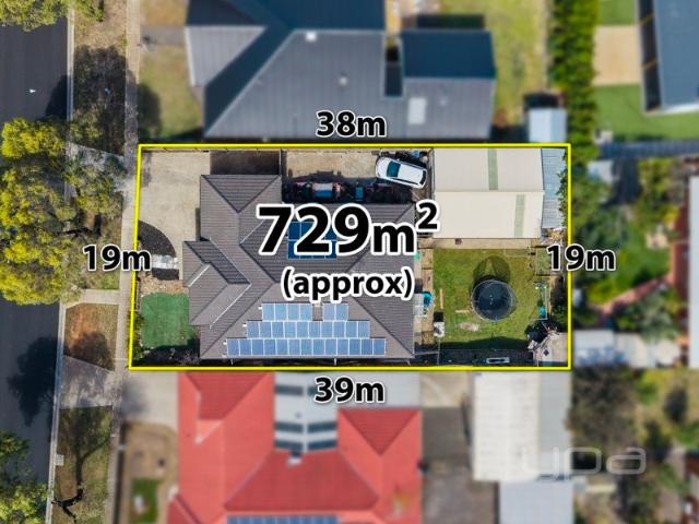 PARK FACING FAMILY HOME WITH SIDE ACCESS TO A SHED!