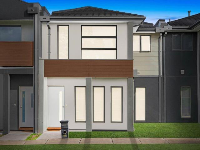 Park Facing Family Living in a Prime Manor Lakes Location
