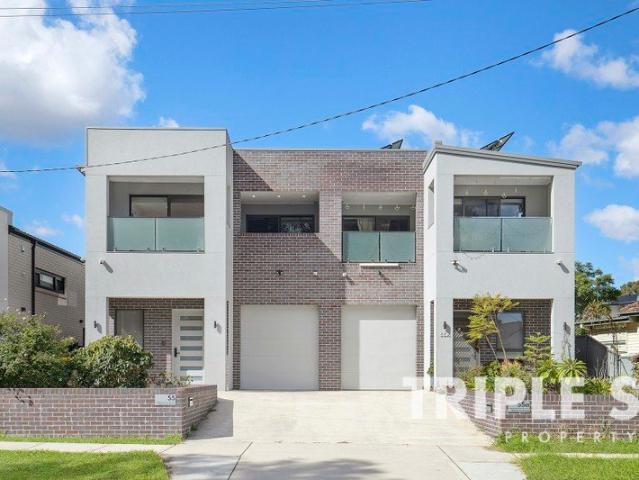 Park Facing Location, Contemporary Design, and a Lifestyle of Convenience