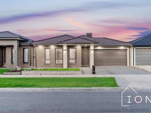 PARK FACING! Practical Design, Comfortable Living