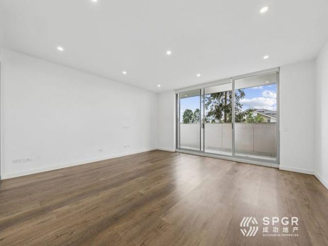 PARK FACING STUDIO IN HEART OF SCHOFIELDS