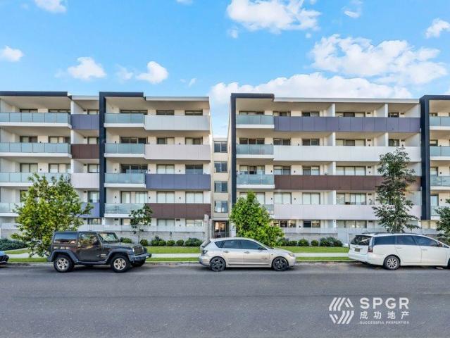 PARK FACING STUDIO IN HEART OF SCHOFIELDS