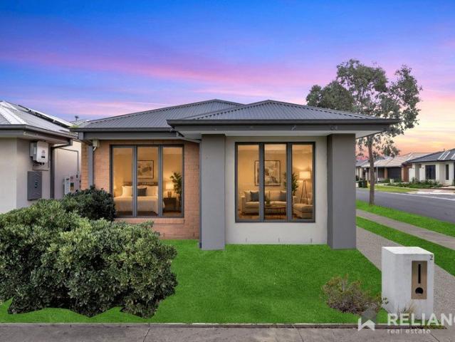 Park Facing, Stylish, Low Maintenance Home Perfect for Families or Investors