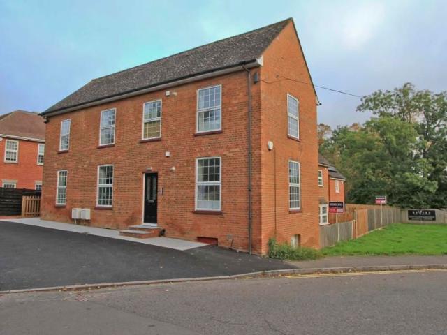 Park Farm House, Northwood HA6, 2 bed flat to rent, £1,875 pcm | PrimeLocation