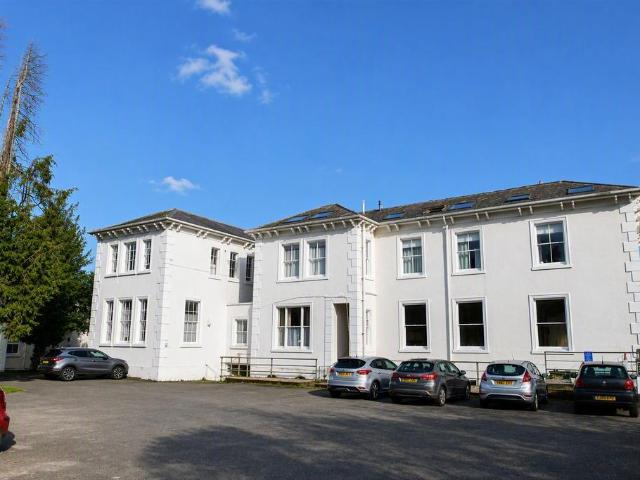 Park Field, Victoria Road, Malvern 1 bed flat to rent £775 pcm £179 pw