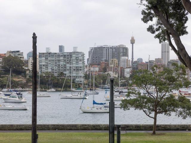 Park front apartment / harbour views / lock up garage / potential