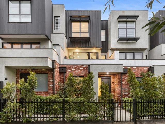 Park front Contemporary Coburg Living