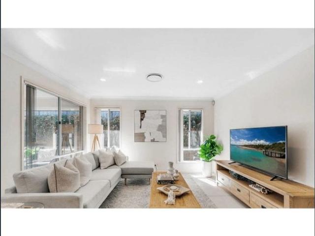 Park Front Family Home in Convenient Schofields Location