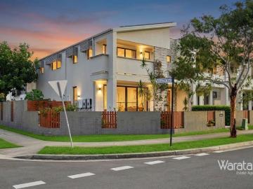 Park front house + studio in Fairwater estate