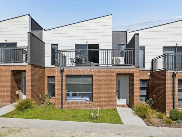 Park Fronted, Perfect Living !
